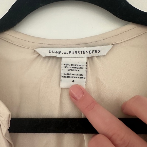 Diane Von Furstenberg Silk Long Sleeve Blouse Women’s Size 4 - Picture 2 of 7